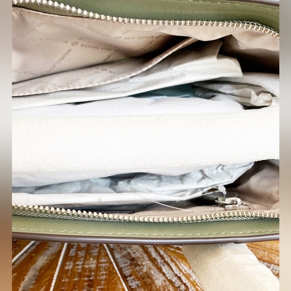 NWT Michael Kors Large Avril Top Handle Satchel - Picture 11 of 17